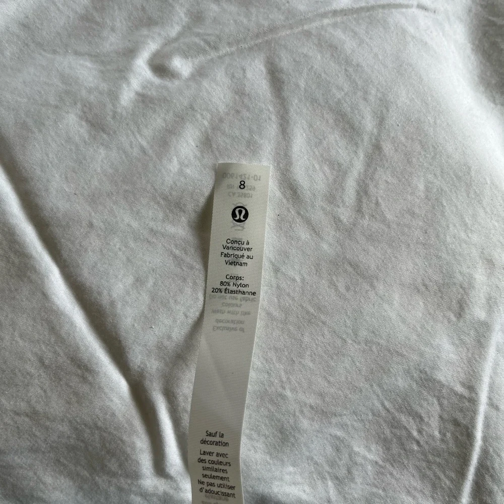 ๐ ๐NWT Lululemon Cropped workout leggings, Size 8 - Picture 5 of 6